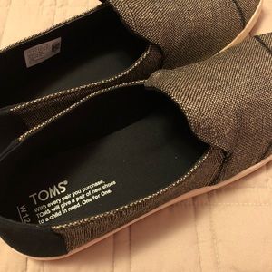 TOMS women’s size 12